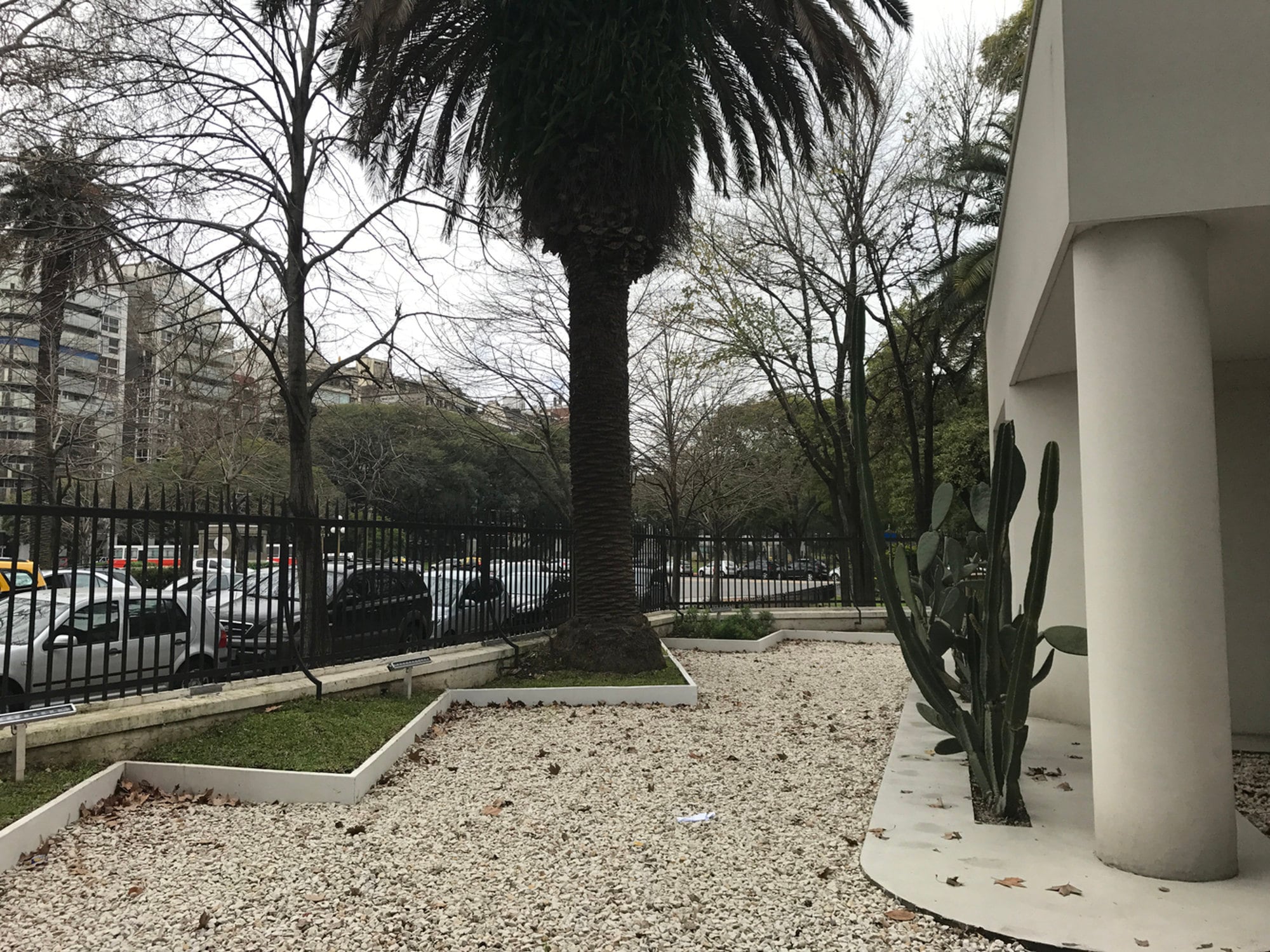 La obra fue alabada por el célebre arquitecto Le Corbusier cuando visitó el país en 1929, invitado por Victoria