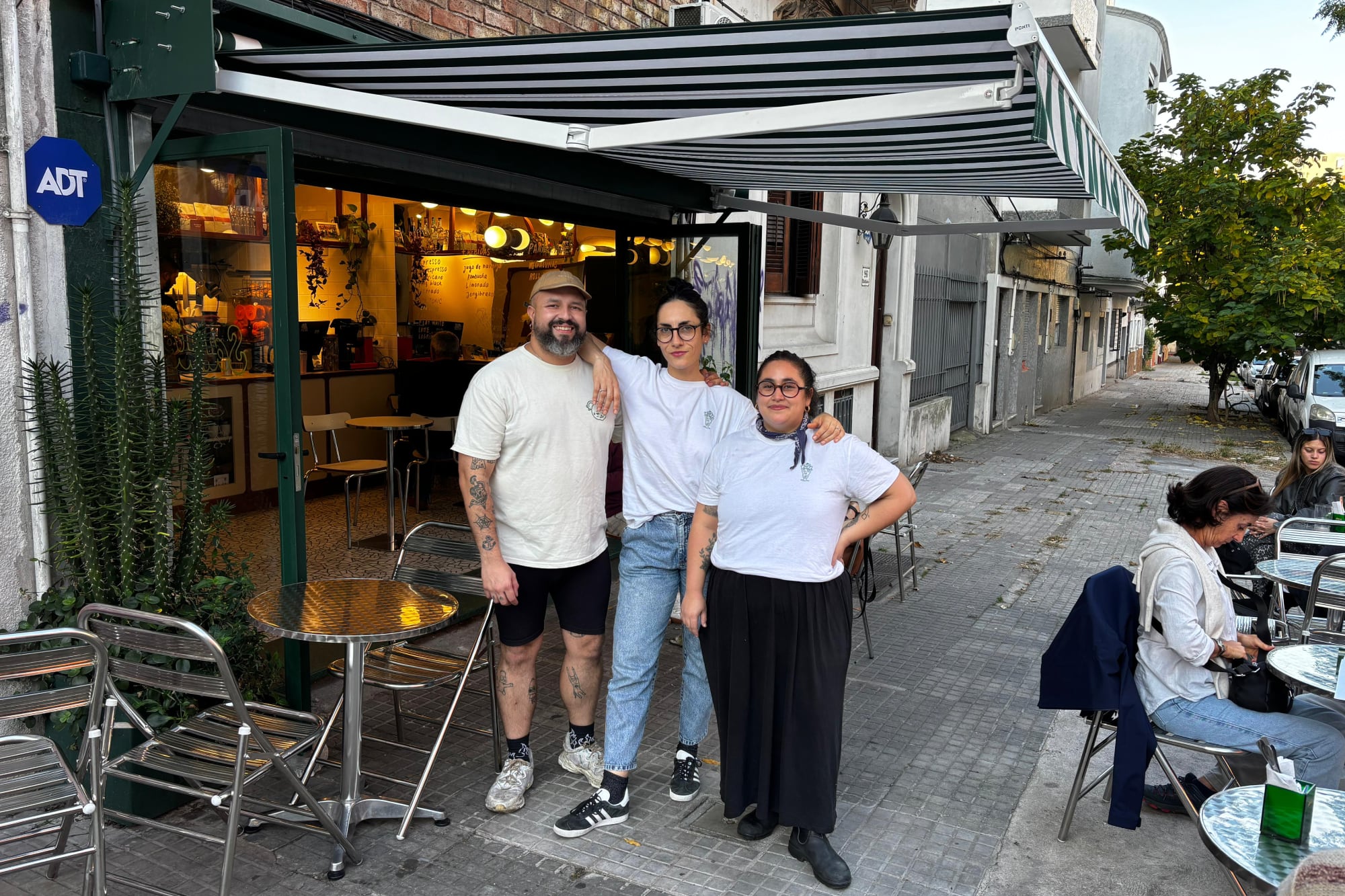 “Montevideo es un mercado muy desafiante, donde es necesario destacarse, en especial en un rubro como el que llevo adelante ahora, en el que hay que convencer a la gente de que nos elija, en una ciudad donde solo habitan 1 millón y medio de personas”.