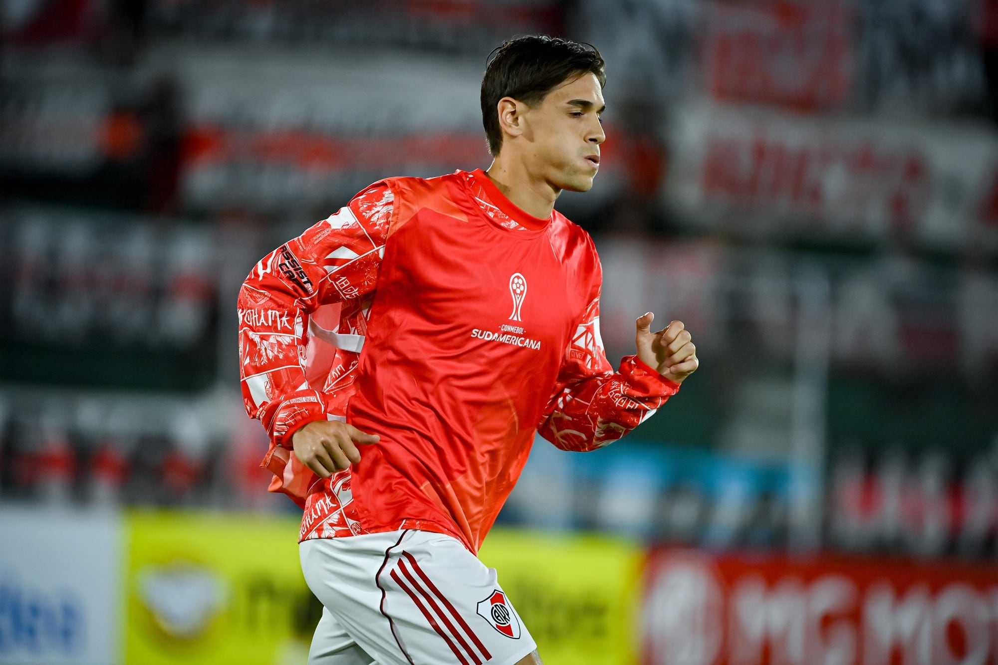Lautaro Rivero, en la entrada en calor de River en la previa del partido contra Blooming por la Copa Sudamericana