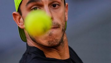 Francisco Cerúndolo derrotó a Luciano Darderi y avanzó a los octavos de final del Masters 1000 de Madrid