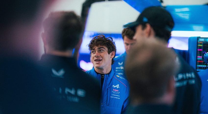 Franco Colapinto mostró el lujoso auto que Alpine le dio para manejar en Inglaterra: “Quiero uno así en casa”