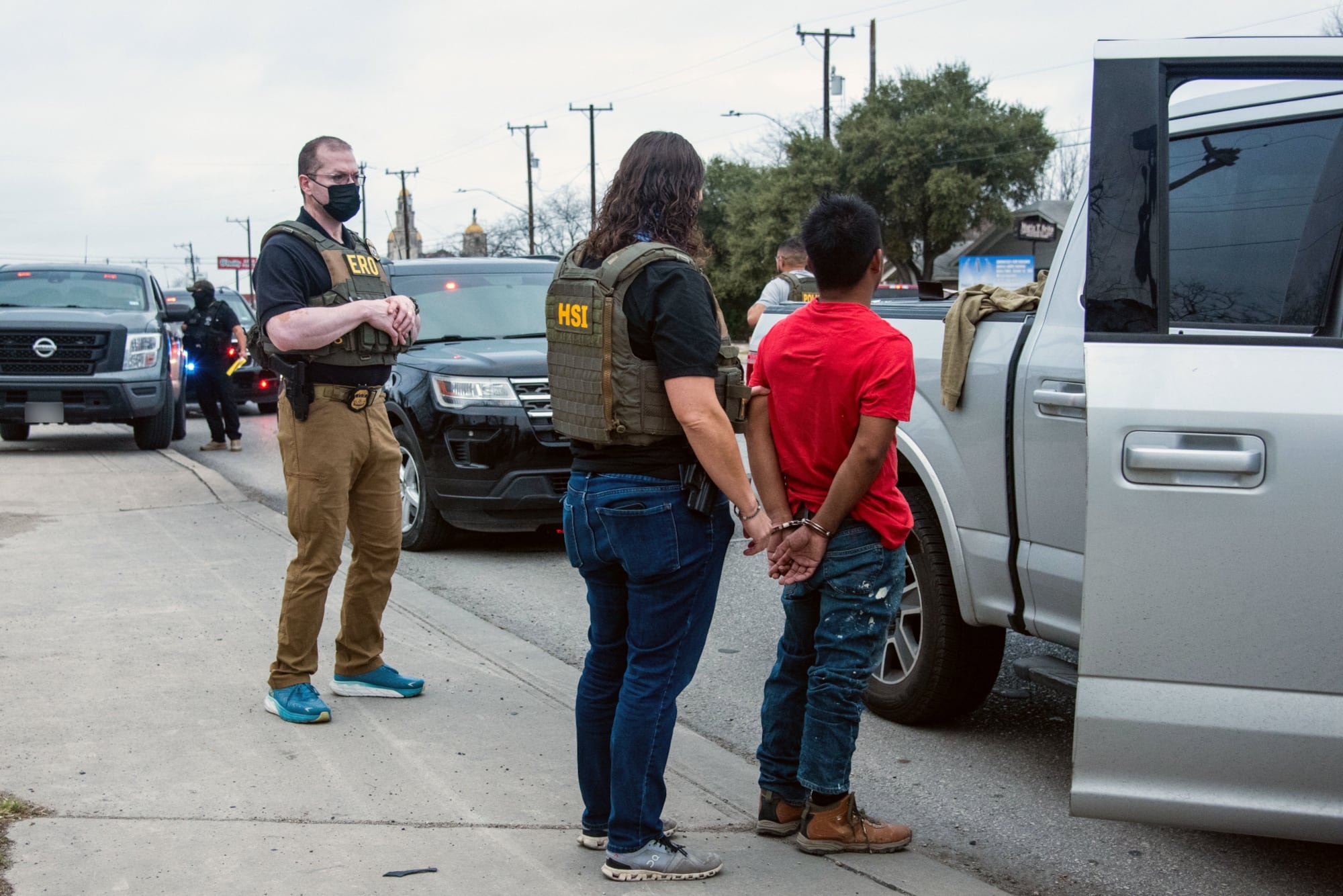 Los sindicatos que representan a los trabajadores enviaron una carta a hoteles y estadios para exigir que no alberguen a agentes del ICE