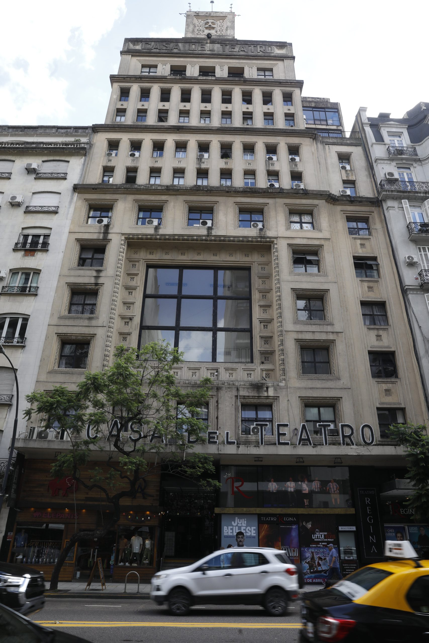 La Casa del Teatro en la avenida Santa Fe 1243