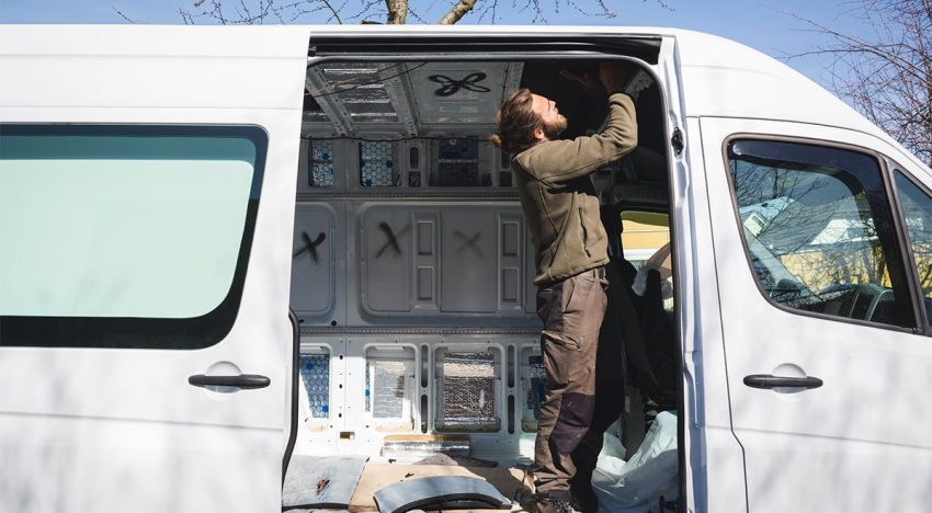 El aislante acústico que miles de conductores usan para que su coche suene mejor y haga menos ruido