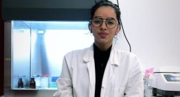 En Argentina trabaja con `cracs´ en su área, alcanzó un sueño y entró en un dilema: “Soy doctora gracias a este país”