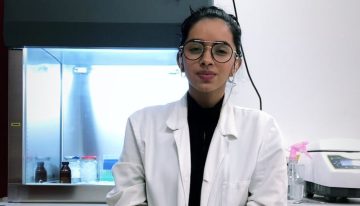 En Argentina trabaja con `cracs´ en su área, alcanzó un sueño y entró en un dilema: “Soy doctora gracias a este país”