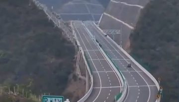 Partieron una montaña a la mitad para construir una autopista
