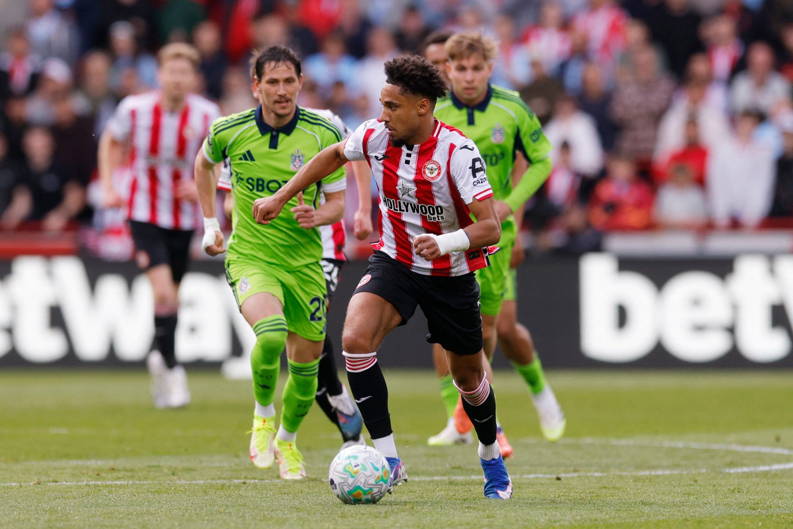 Brentford vs Fulham por la fecha 33 de la Premier League del 2026.