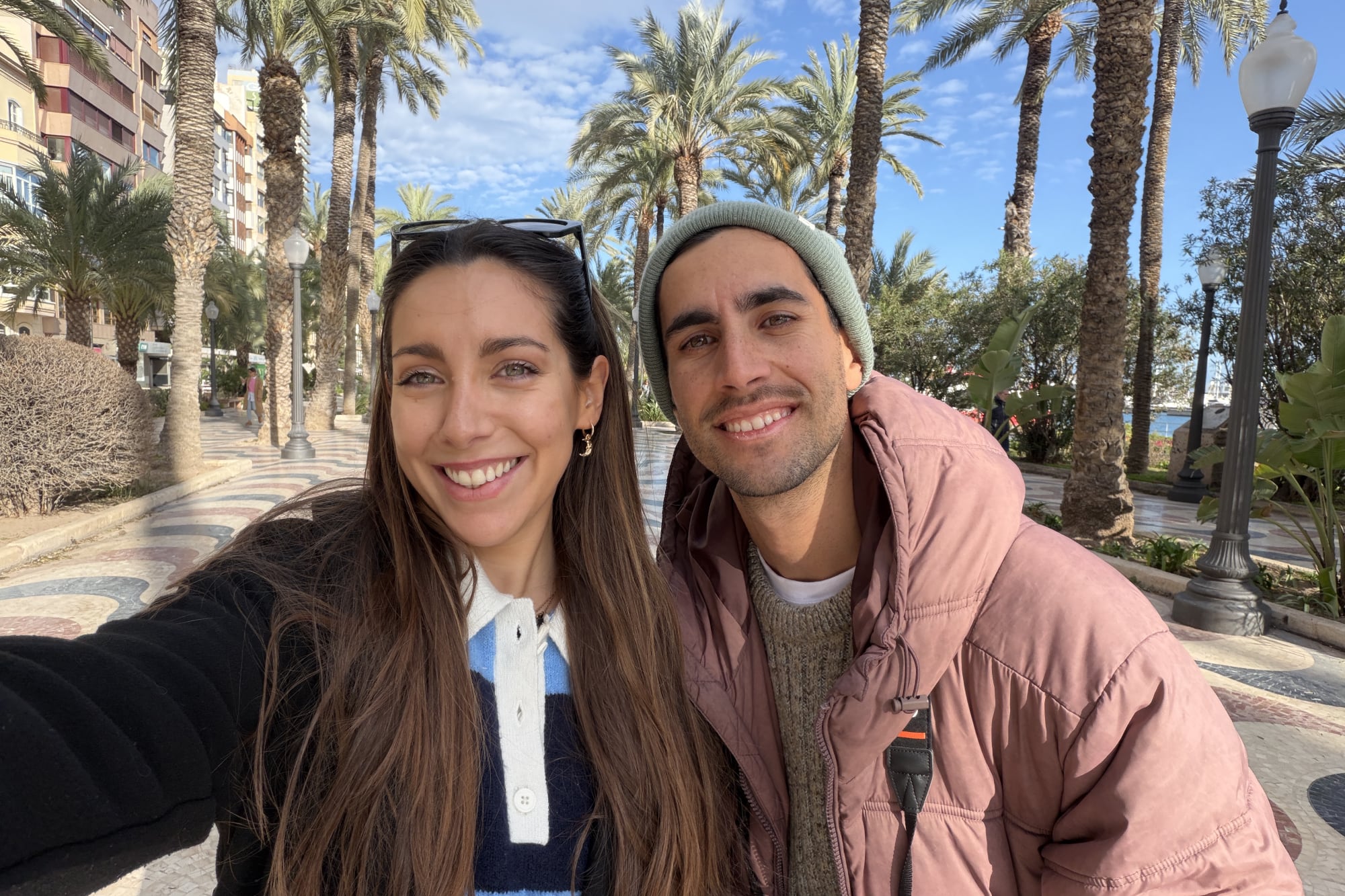 Mica está en pareja y en la actualidad vive en Ginebra.