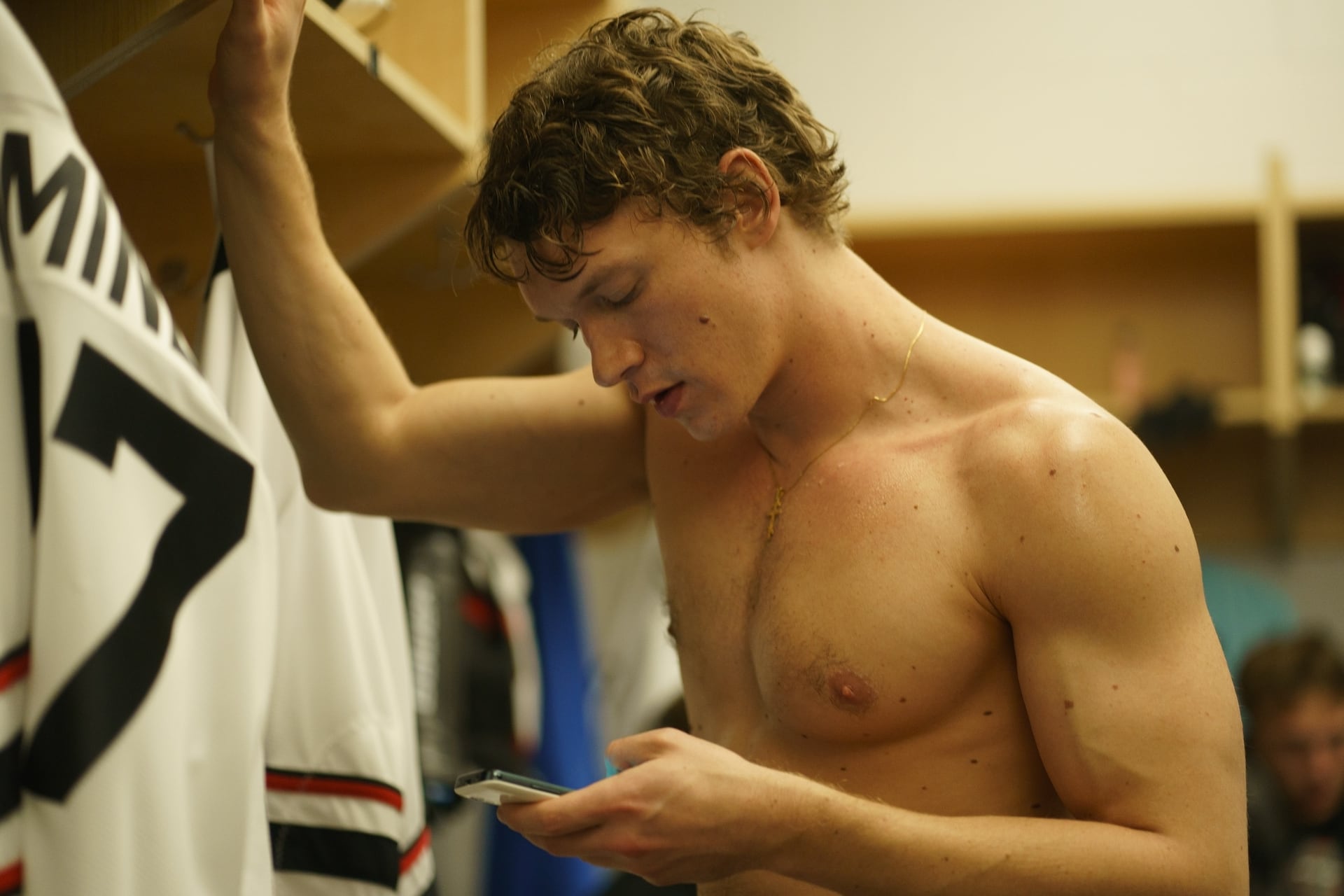 Connor Storrie en una escena de Más que rivales