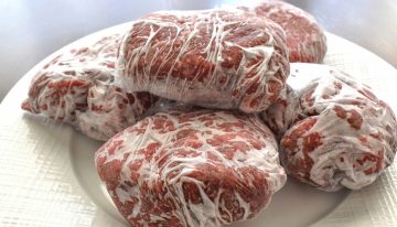 ¿Conviene descongelar el asado en la heladera o sobre la mesada? La respuesta de la ciencia