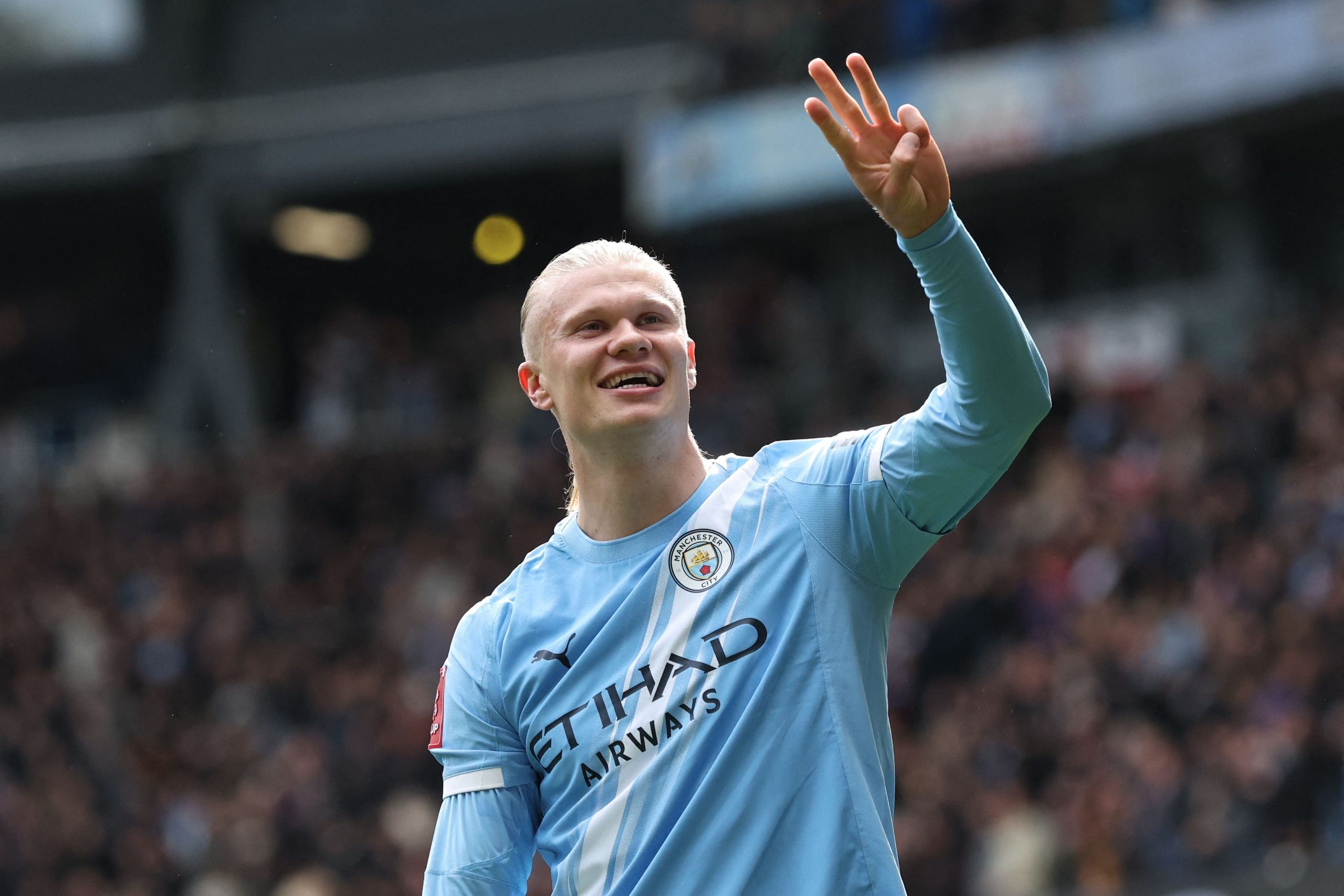 Tres goles anotó Erling Haaland este sábado ante Liverpool