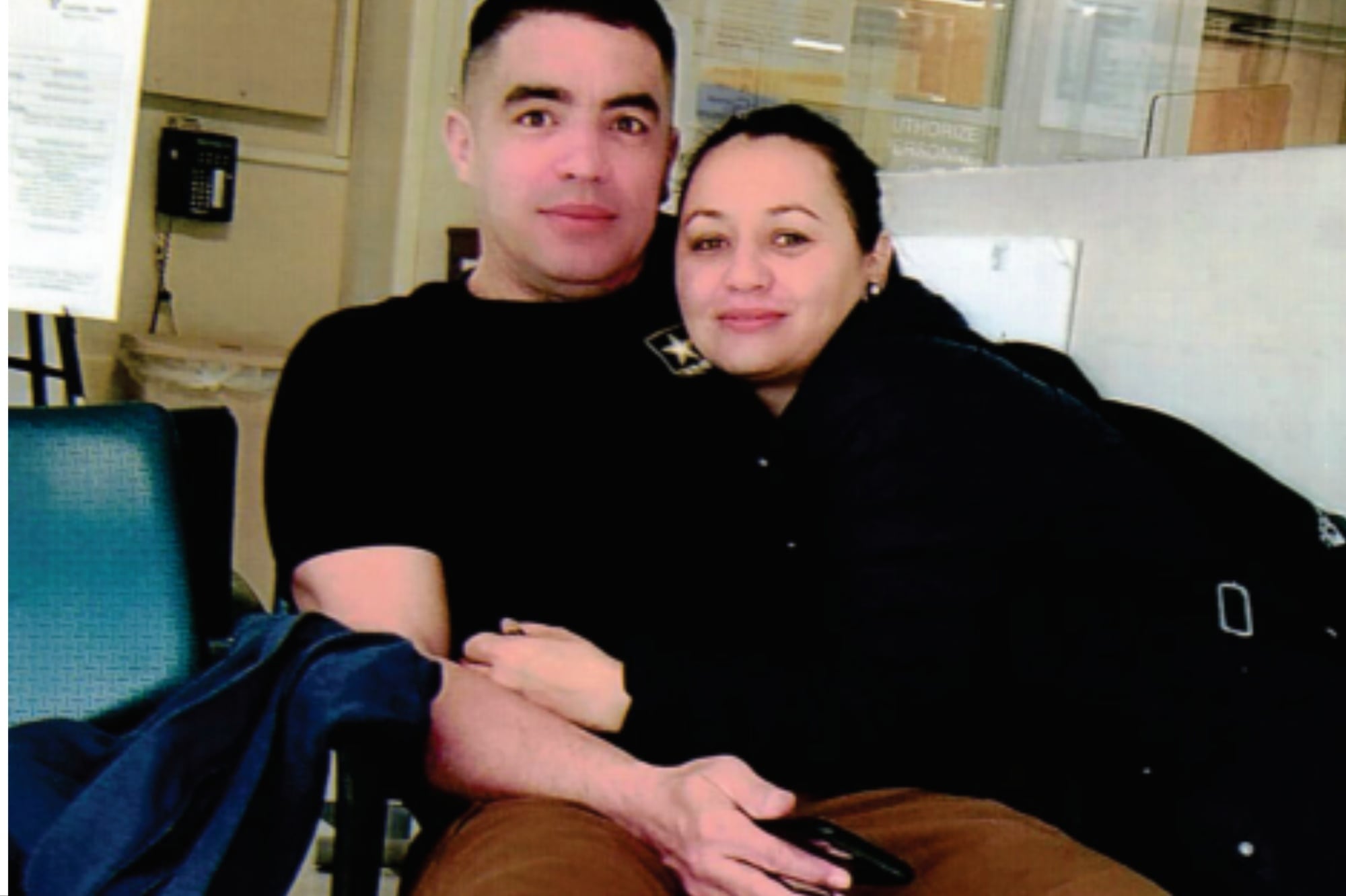 La pareja acudió a la oficina para una entrevista sobre su solicitud de Parole in Place, pero el DHS arrestó a la mujer de manera sorpresiva