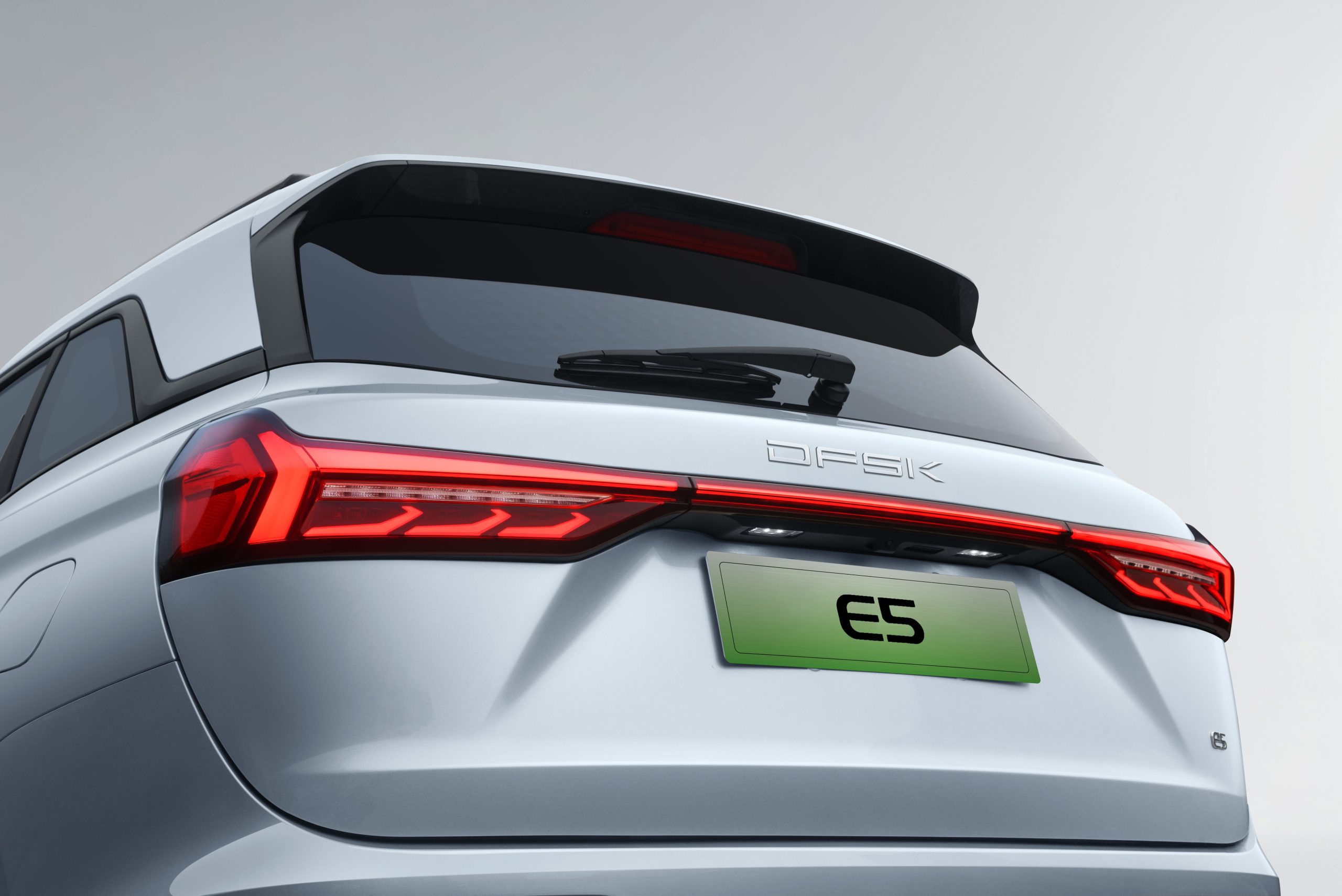 Tanto la iluminación delantera como la trasera es LED