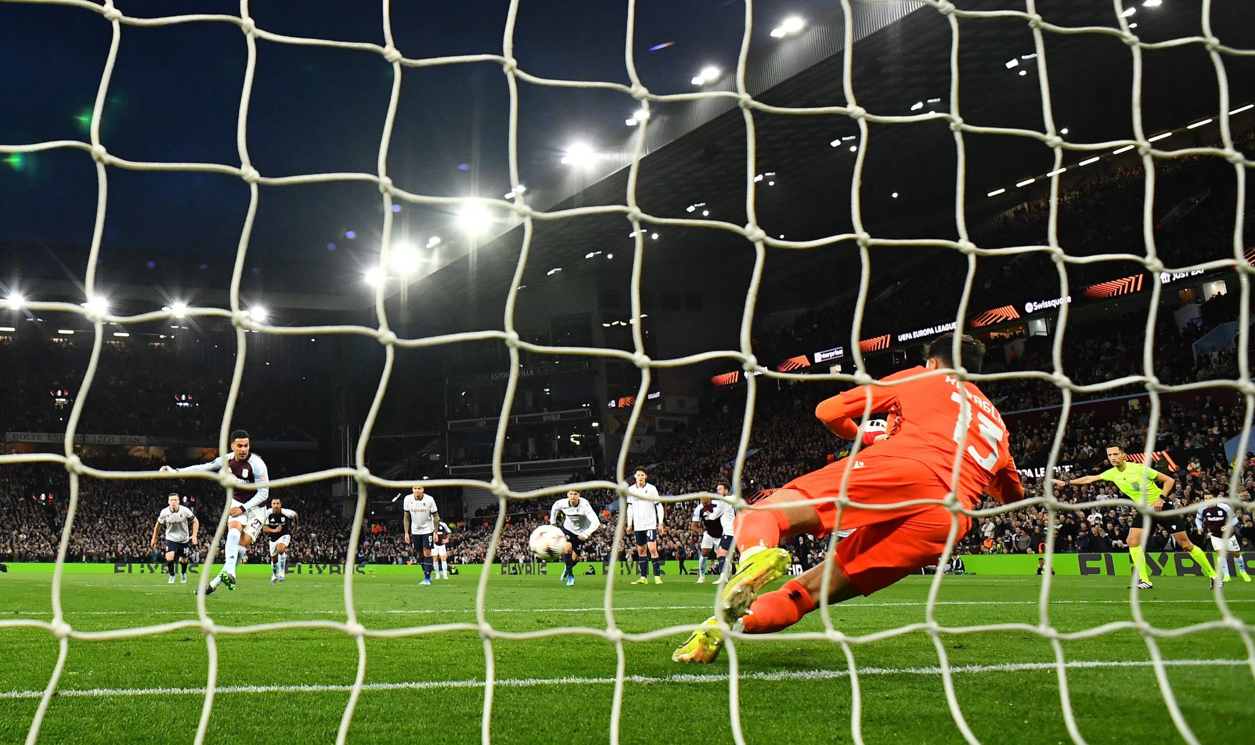 Aston Villa vs Bologna por los cuartos de final de la UEFA Europa League del 2026.