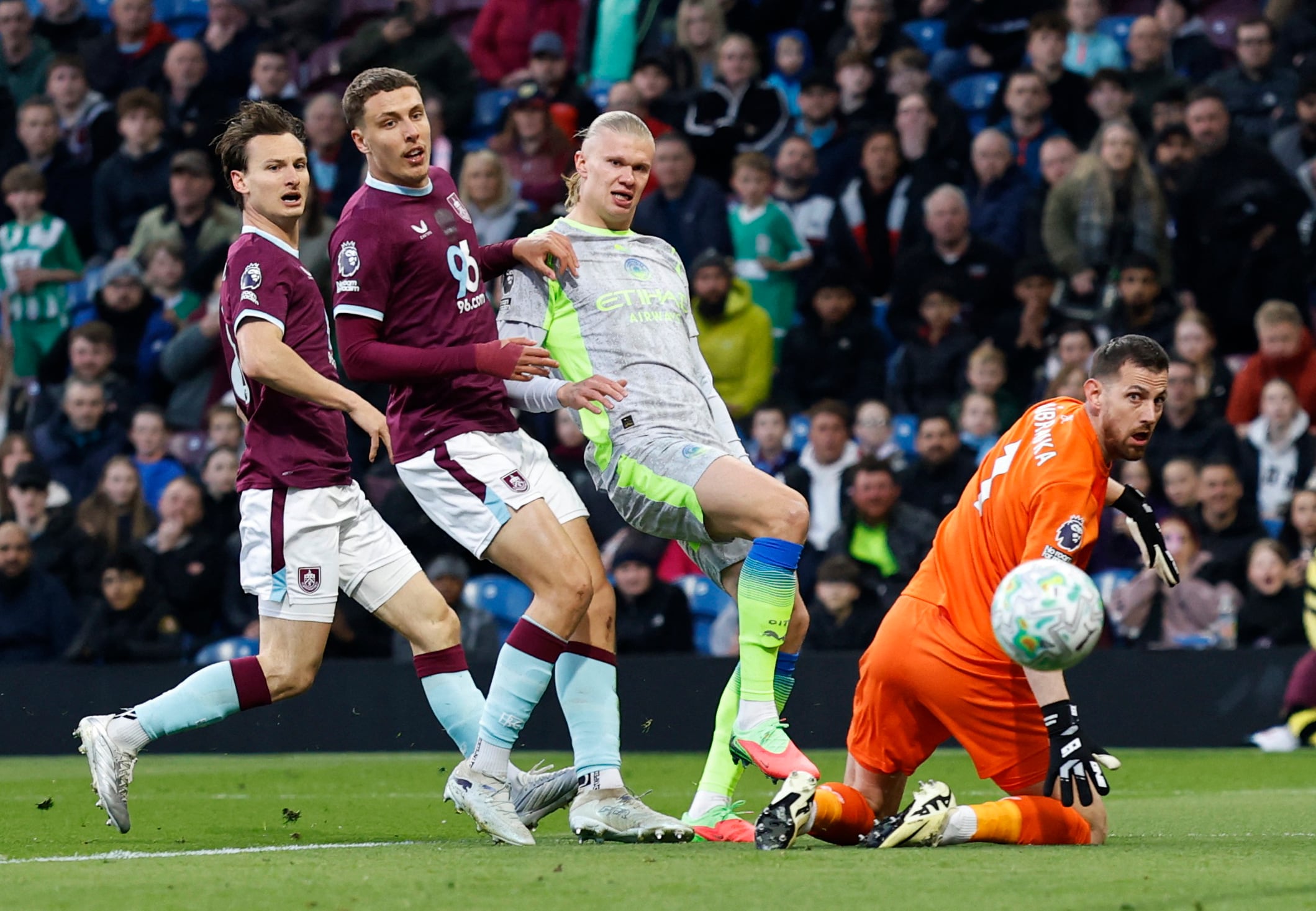 Burnley vs Manchester City por la fecha 34 de la Premier League del 2026.