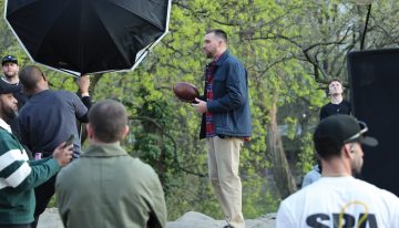 Qué se sabe de… La nueva faceta del novio de Taylor Swift, la compañía más fiel de Irina Shayk y la salida “artística” de Eva Longoria