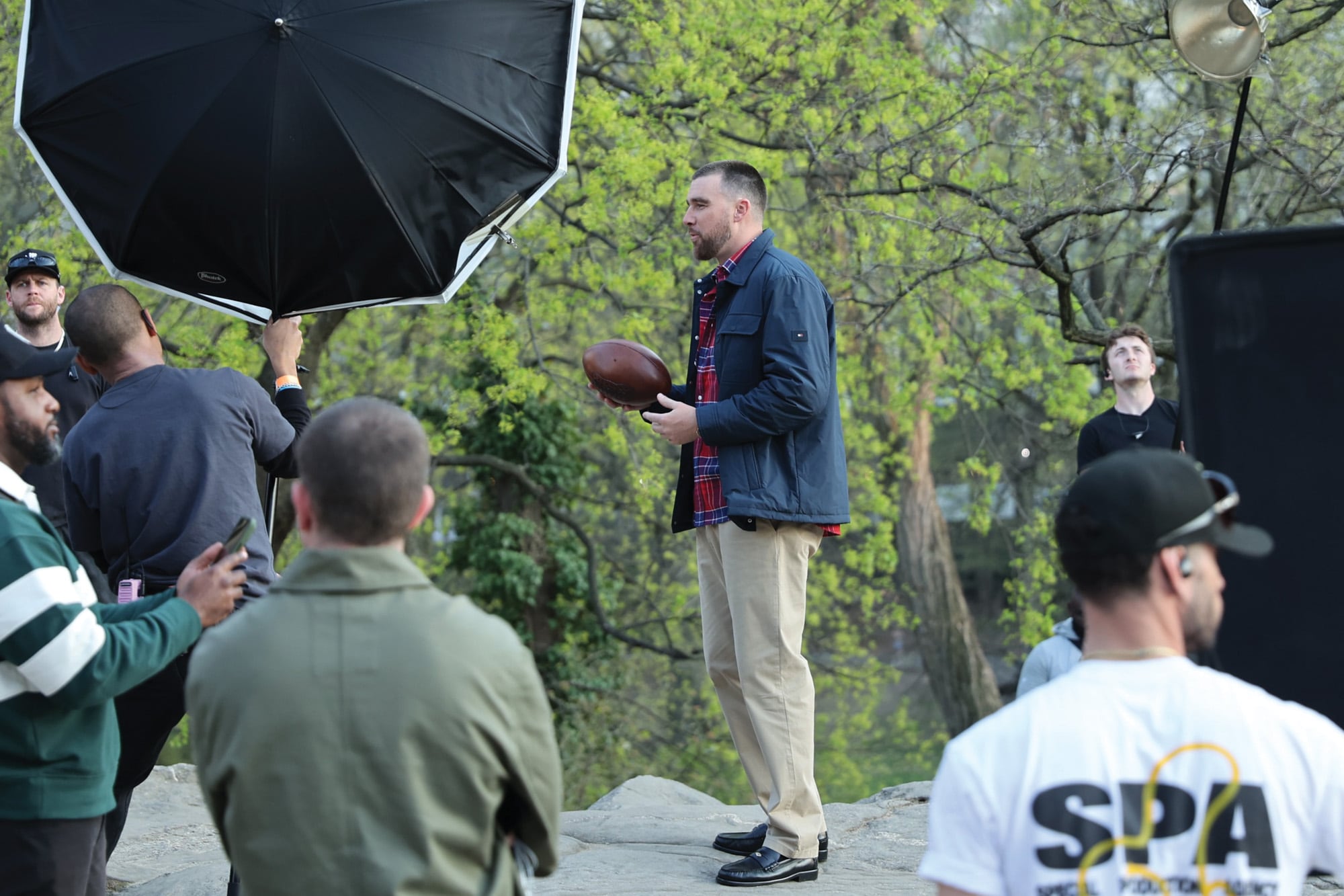 Travis en plena acción frente a la cámara