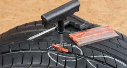 Neumáticos: cómo arreglar un pinchazo en dos minutos sin sacar la rueda