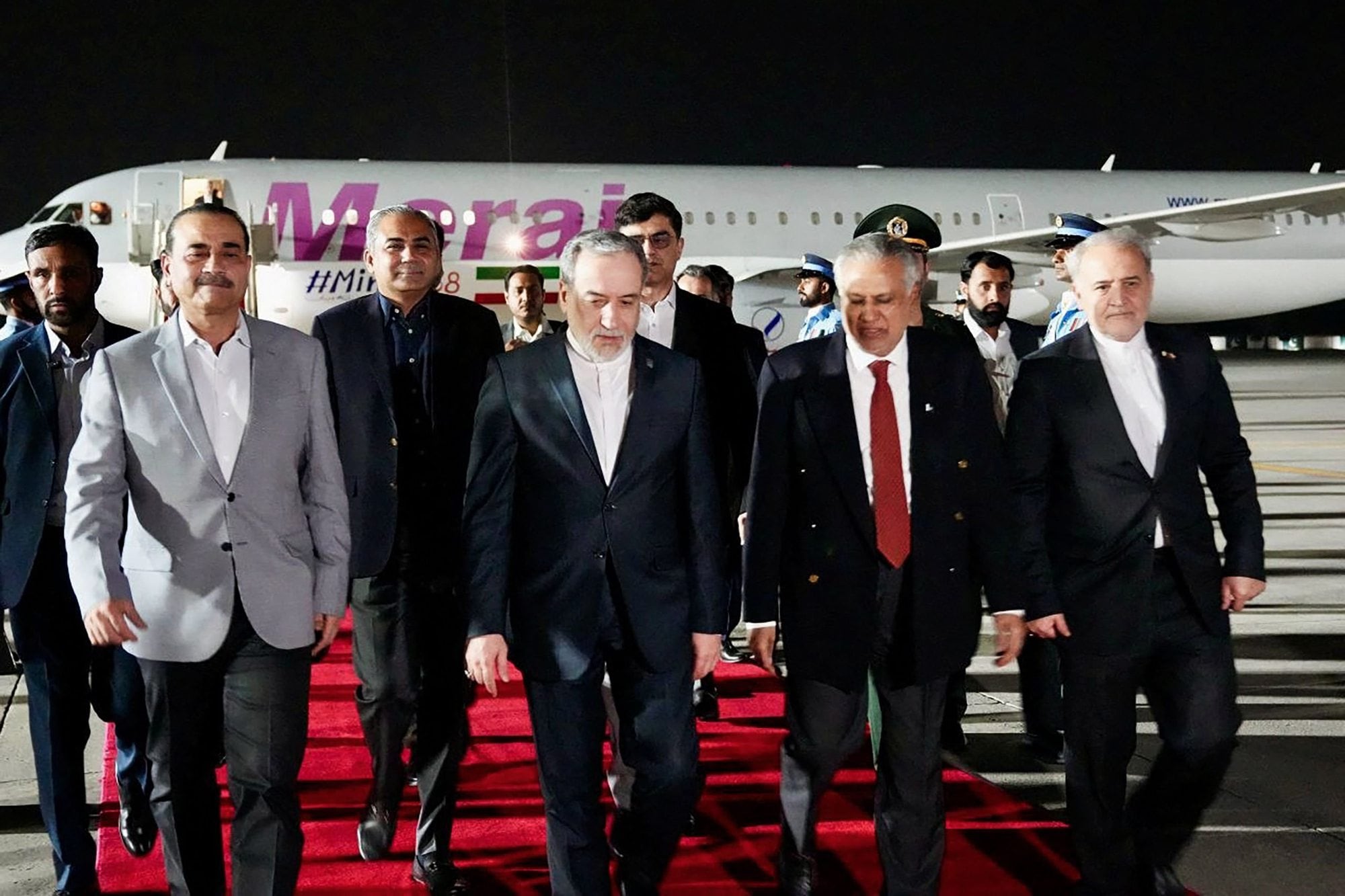 El Ministro de Relaciones Exteriores de Pakistán, Ishaq Dar tiene un rol clave en las negociaciones 