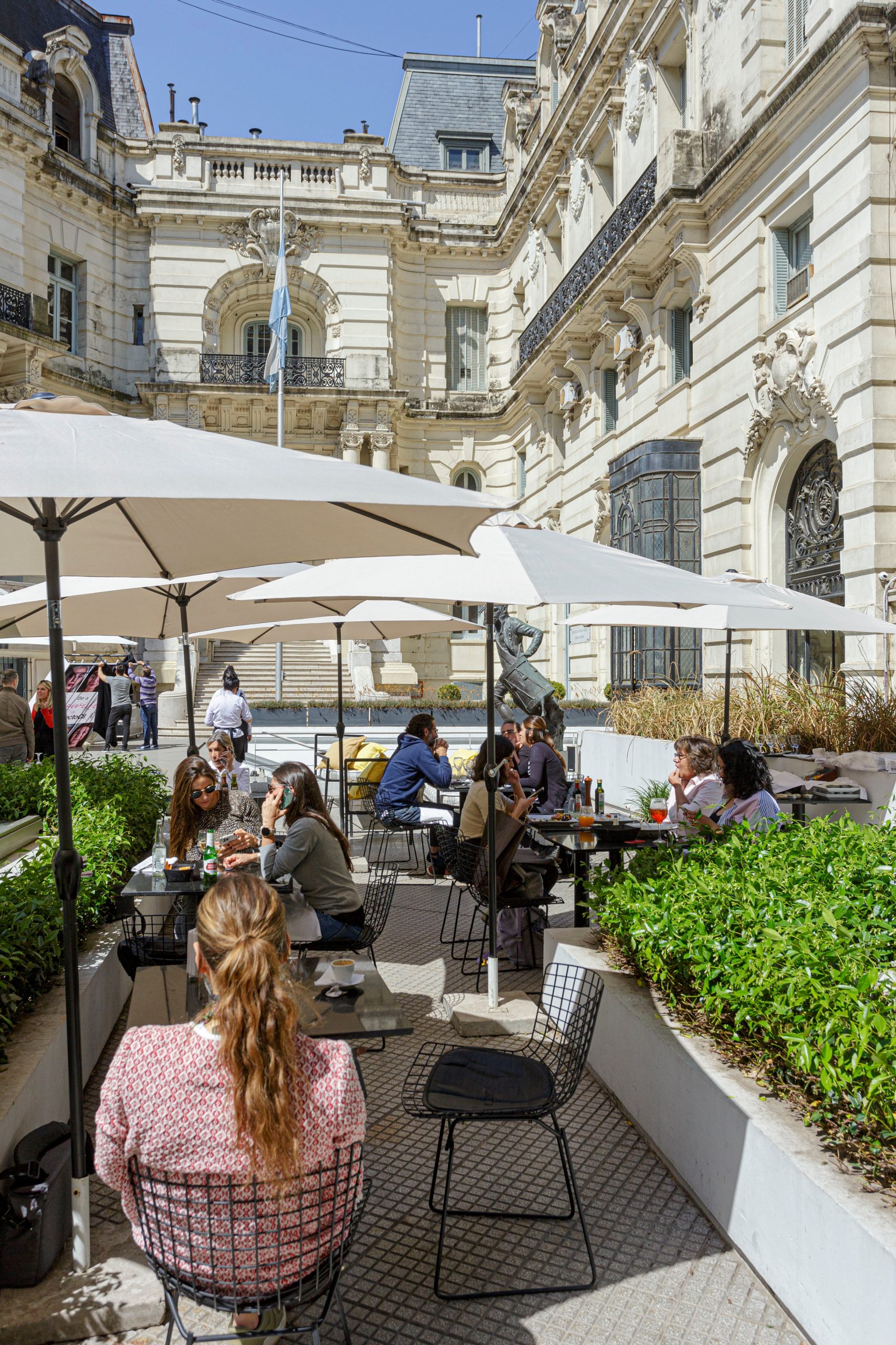 En el Círculo Militar funciona una franquicia de Croque Madame