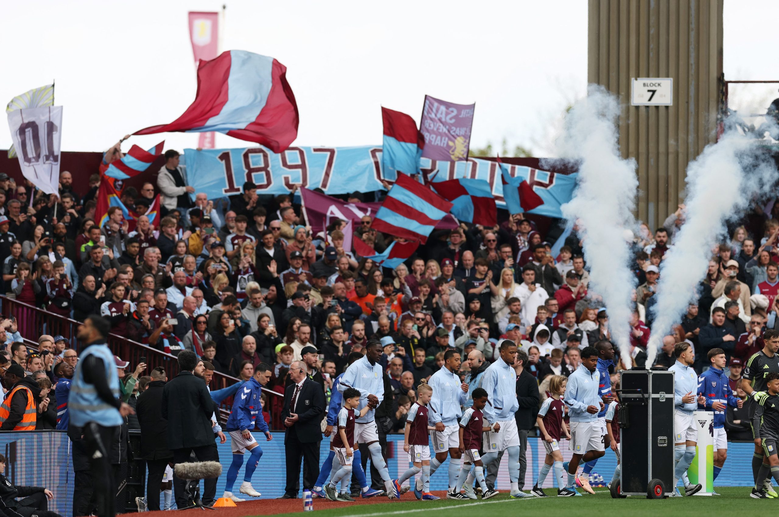 Aston Villa vs Sunderland por la fecha 33 de la Premier League del 2026.