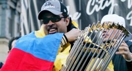En Chicago: el venezolano Ozzie Guillén rompió en llanto en vivo al enterarse de que los White Sox retirarán su número