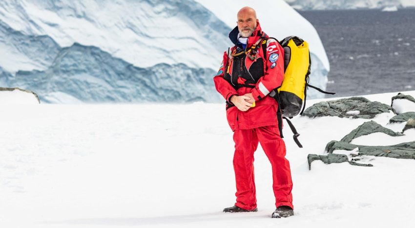 El “quijote polar”: fue oficial de la Armada, sintió el llamado antártico y hoy defiende el silencio urgente de pingüinos y ballenas