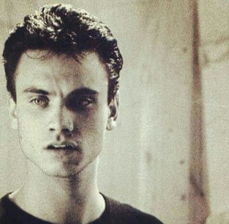 Filippo Neviani durante su paso por White Lady, el segundo grupo musical que conformó antes de convertirse en solista en 1990