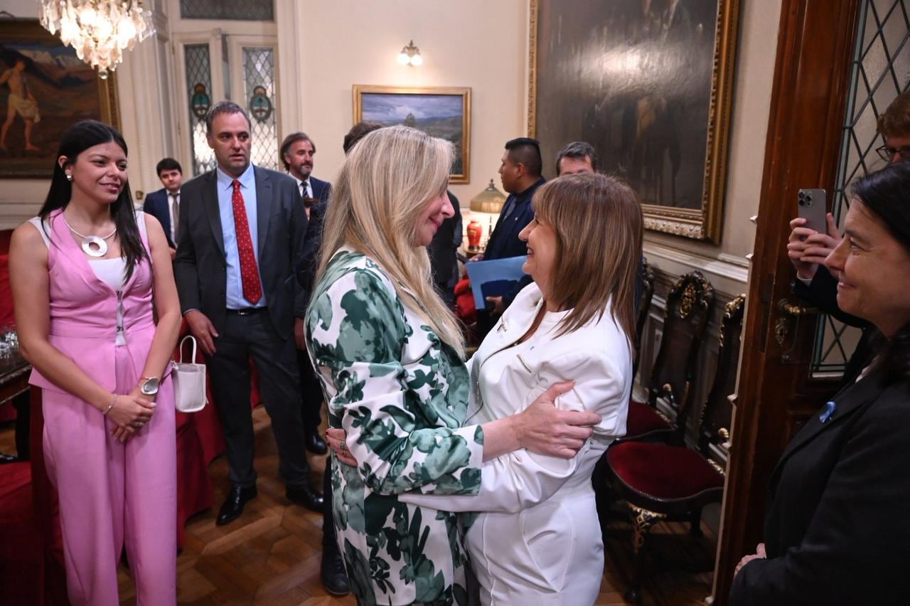 Patricia Bullrich y Karina Milei