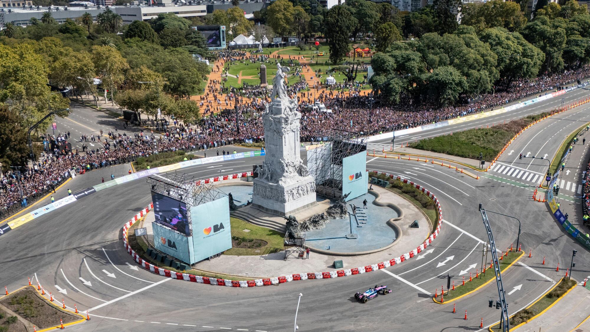 Road show de Franco Colapinto en CABA. Vistas de Dron