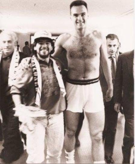 Maradona y Schmidt formaron una gran amistad en Italia. (Foto: Mundo Deportivo).