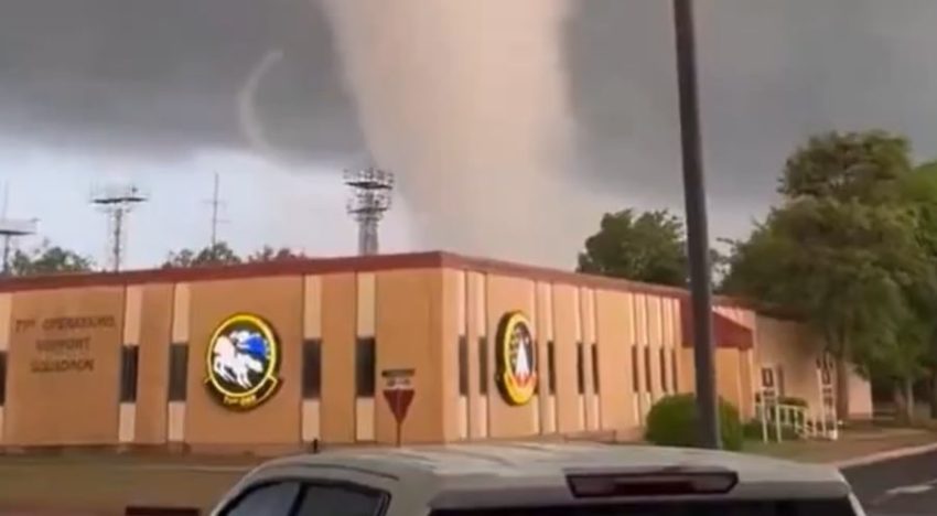 Un poderoso tornado categoría F4 arrasó una ciudad de Oklahoma, en Estados Unidos