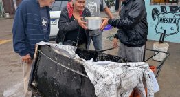 “Pensé en suicidarme”: de la crisis personal a recorrer el barrio con un carrito para que a ningún chico  le falte comida