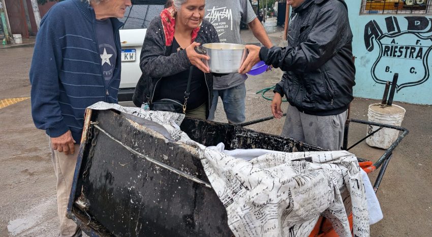 “Pensé en suicidarme”: de la crisis personal a recorrer el barrio con un carrito para que a ningún chico  le falte comida