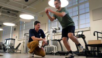 Cómo evitar lesiones: 6 hábitos para incorporar en la rutina diaria, según los fisioterapeutas