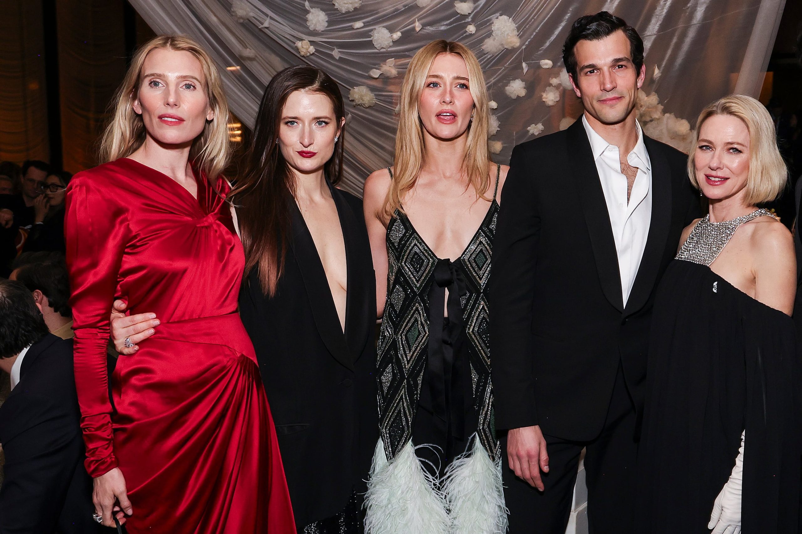 La serie producida por Ryan Murphy y disponible en Disney+ tiene en su elenco a Dree Hemingway, Grace Gummer, Sarah Pidgeon, Paul Anthony Kelly y Naomi Watts 