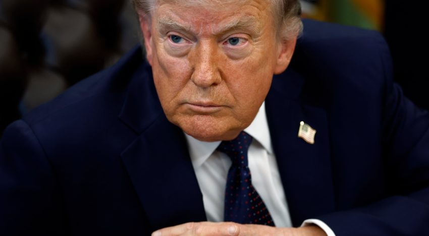 Trump cancela el viaje de sus enviados a Pakistán después de que el negociador iraní abandonase el país