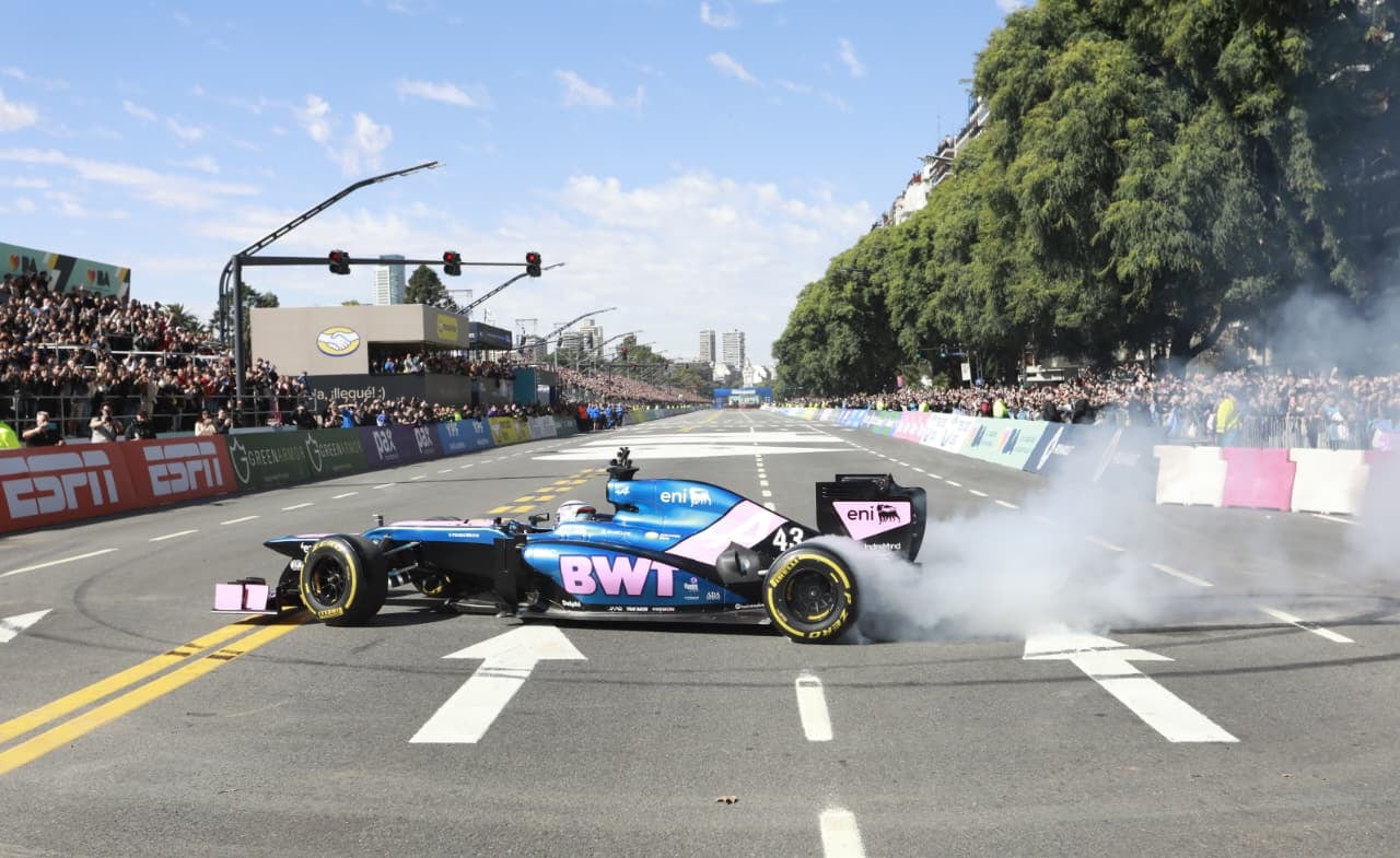 Road show de Franco Colapinto en CABA: uno de los trompos