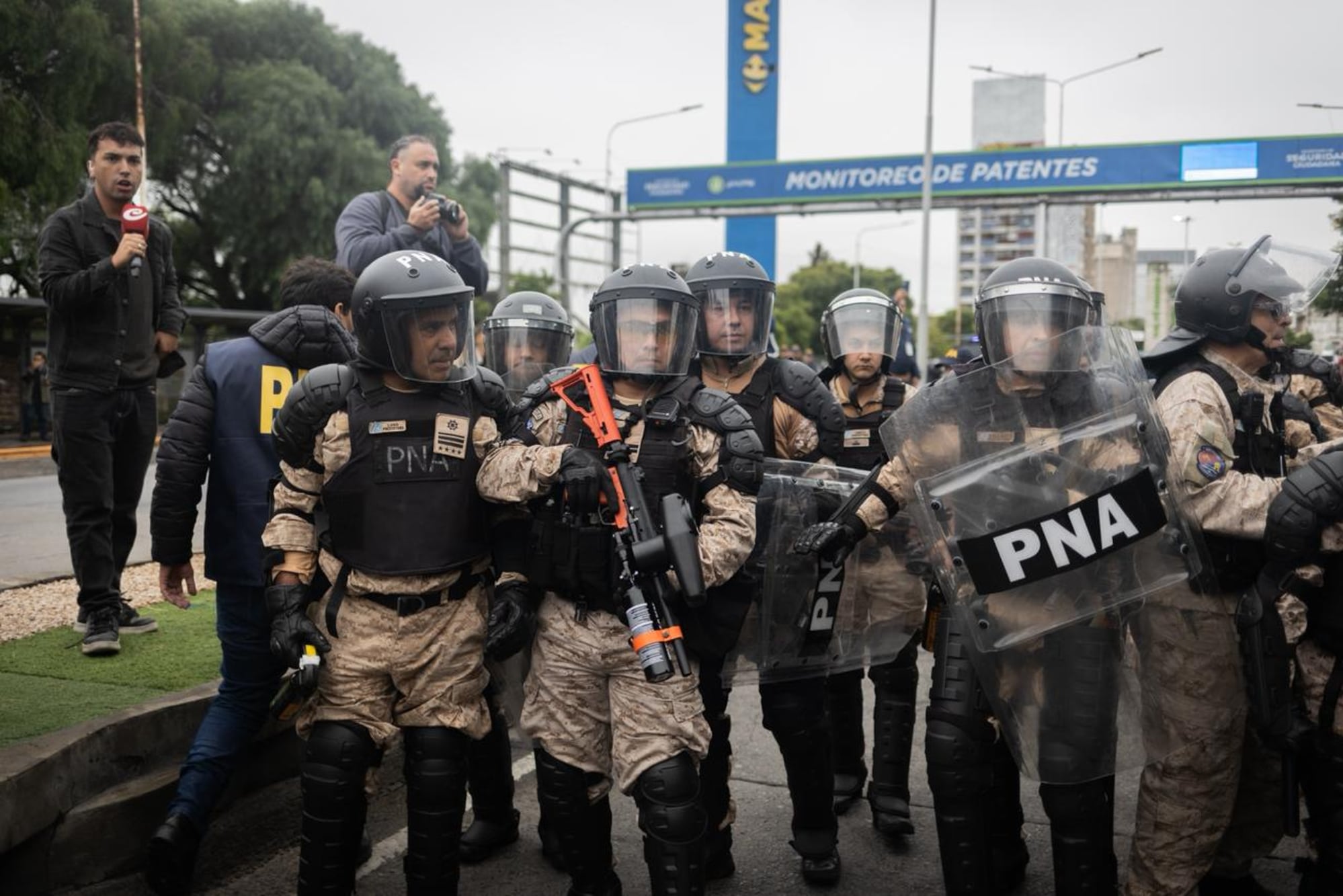 Efectivos de la Prefectura Naval Argentina participaron del operativo en Avellaneda