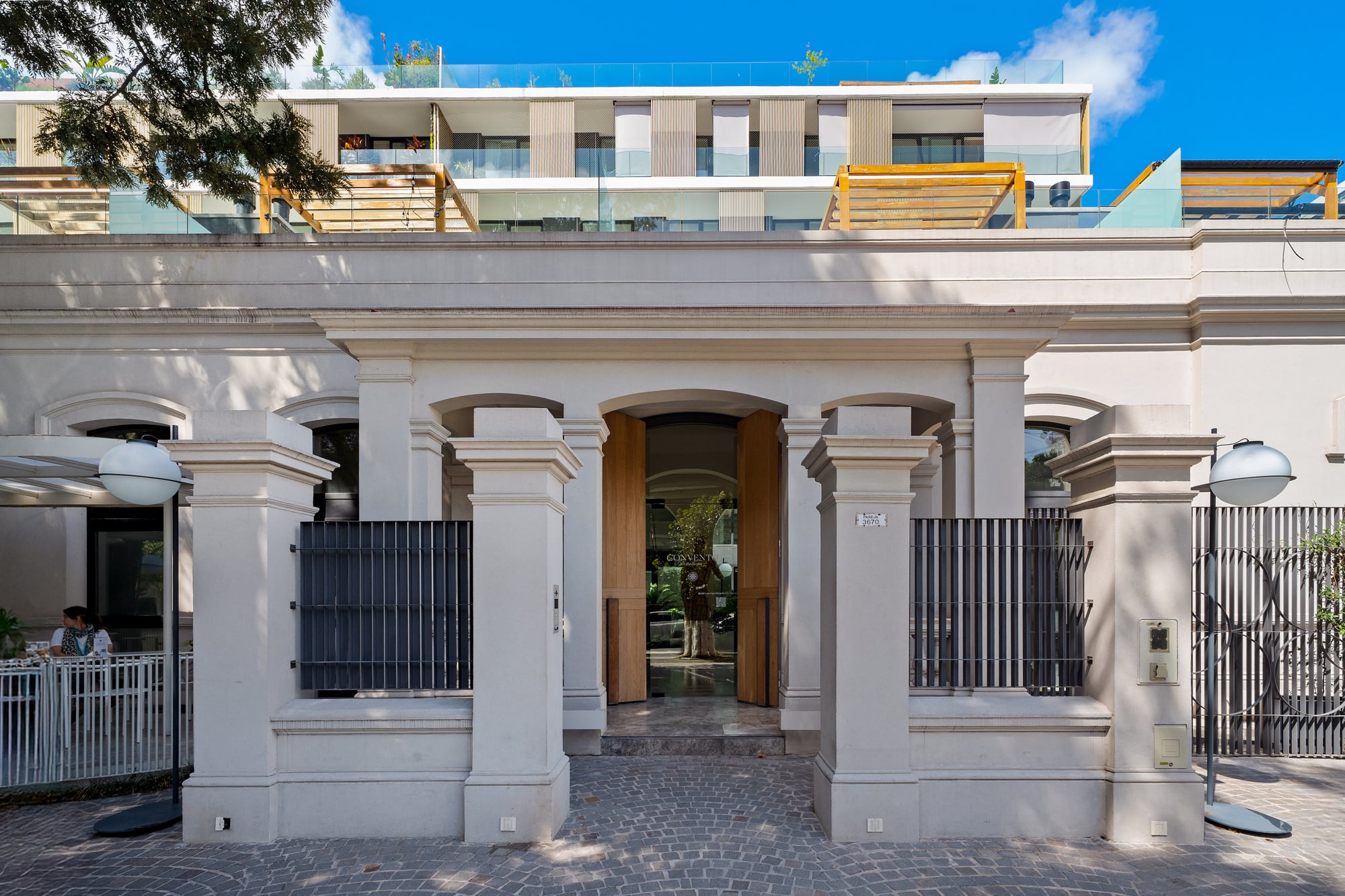 El edificio fue adquirido en 1897 por la congregación religiosa Hijas de Nuestra Señora de la Misericordia