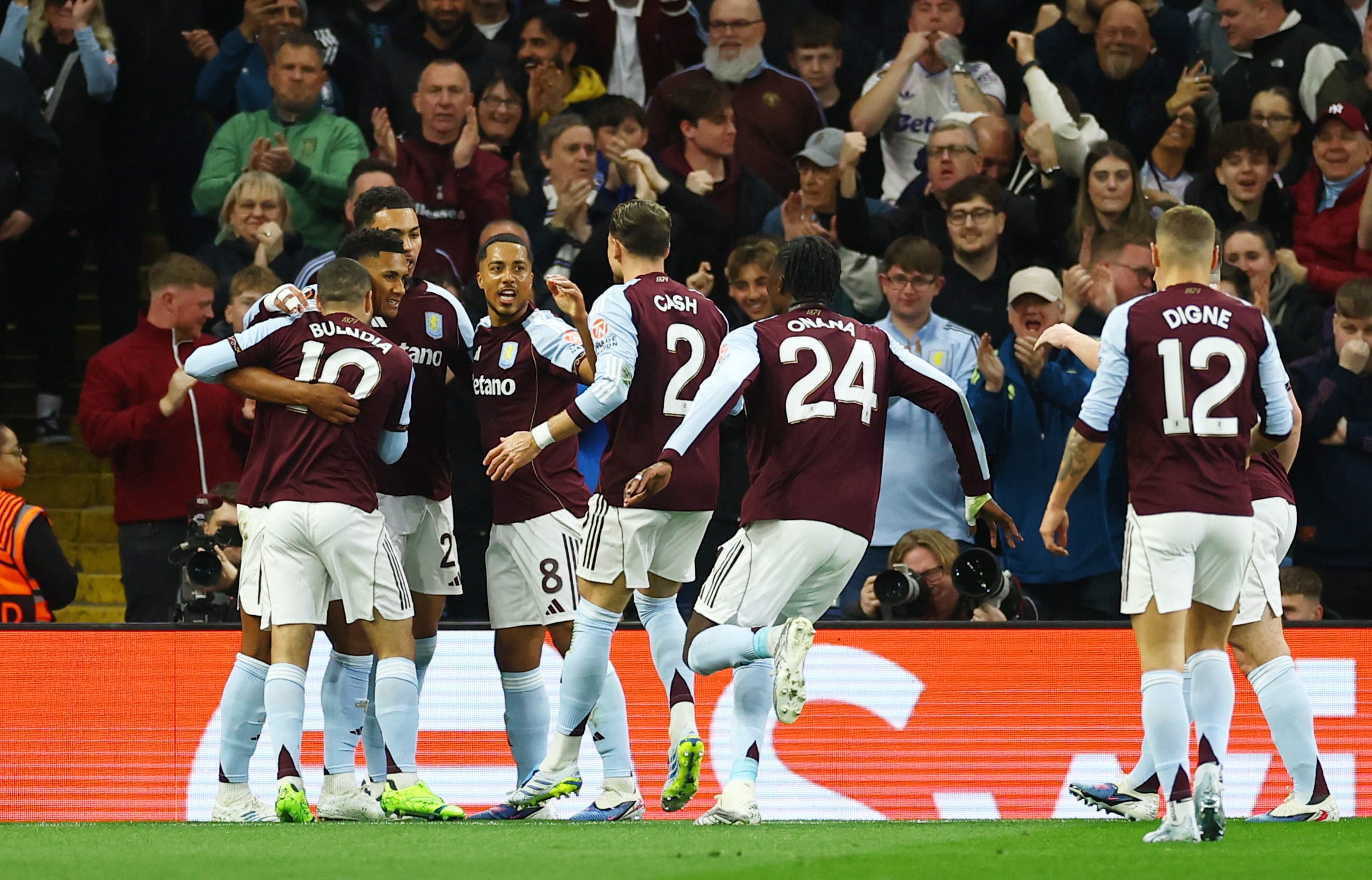 Aston Villa vs Bologna por los cuartos de final de la UEFA Europa League del 2026.