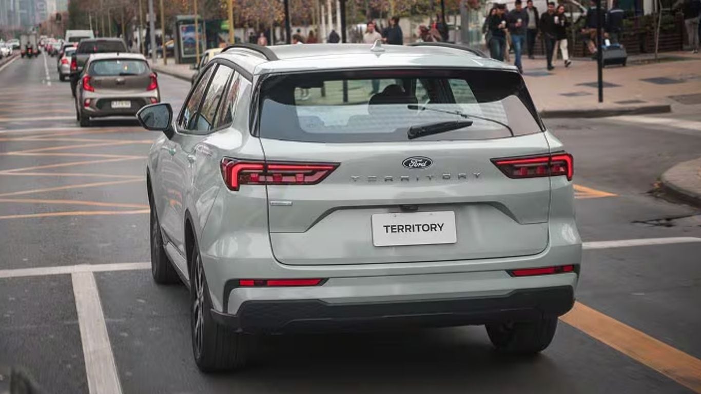 El baúl tiene una capacidad de 448 litros. Foto: Ford.