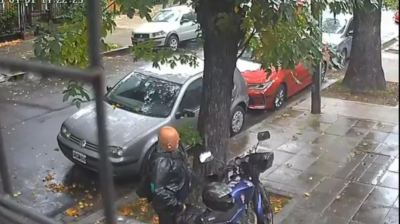 Así llegaba el hombre con el dinero al domicilio, en Núñez. (Foto: Gentileza NA)