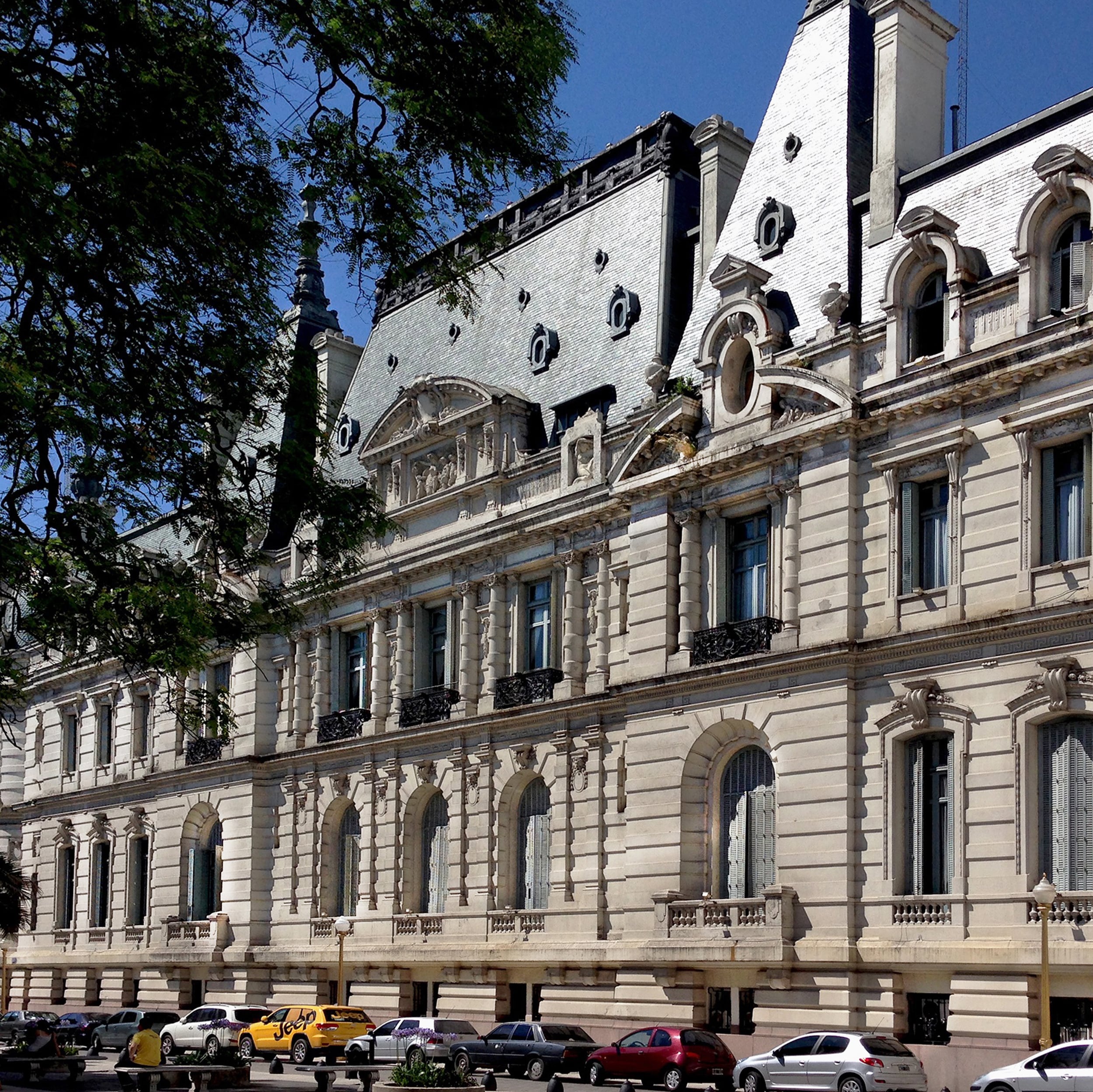 El arquitecto se inspiró en el frente del Louvre y en salones del Palacio de Versalles
