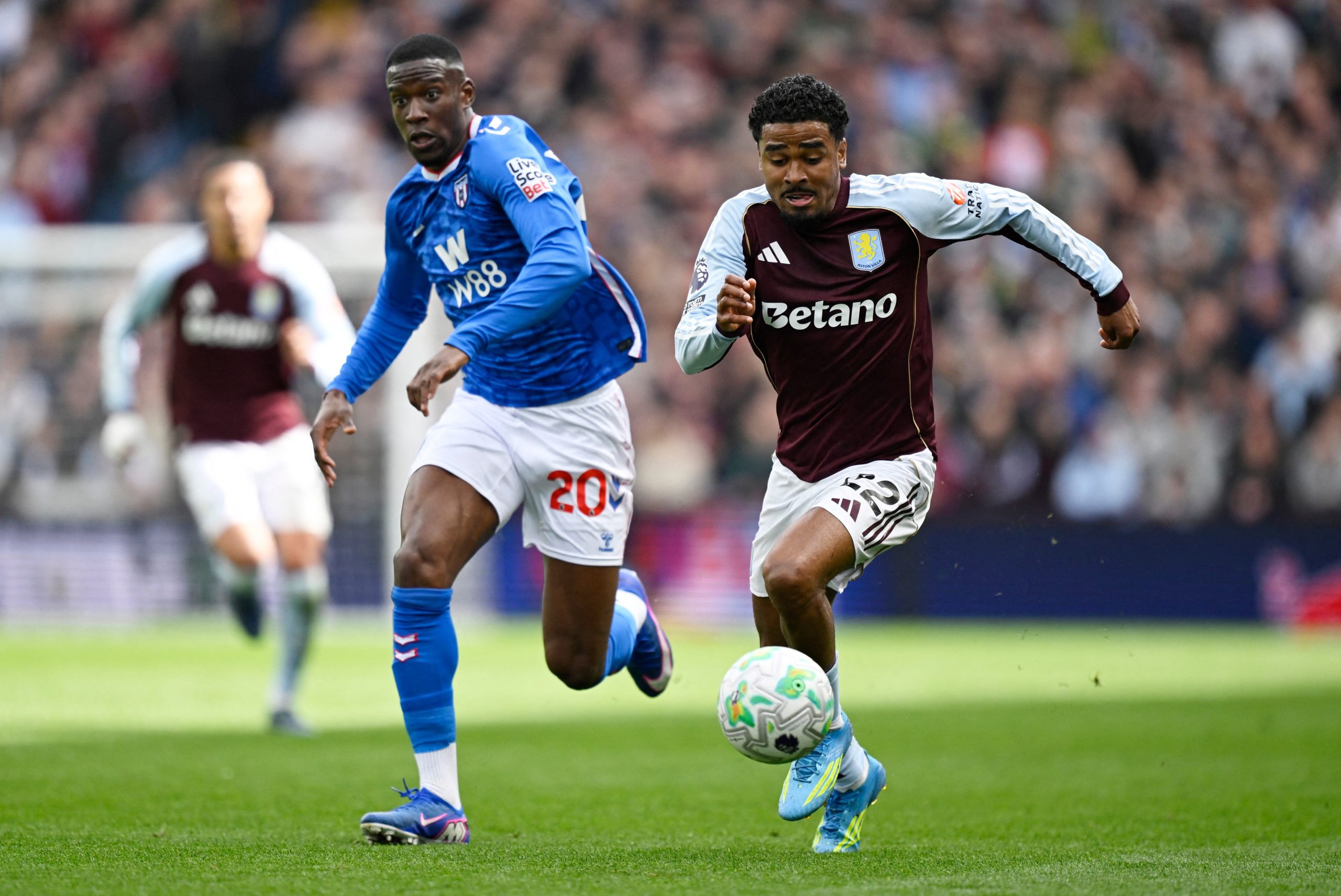 Aston Villa vs Sunderland por la fecha 33 de la Premier League del 2026.