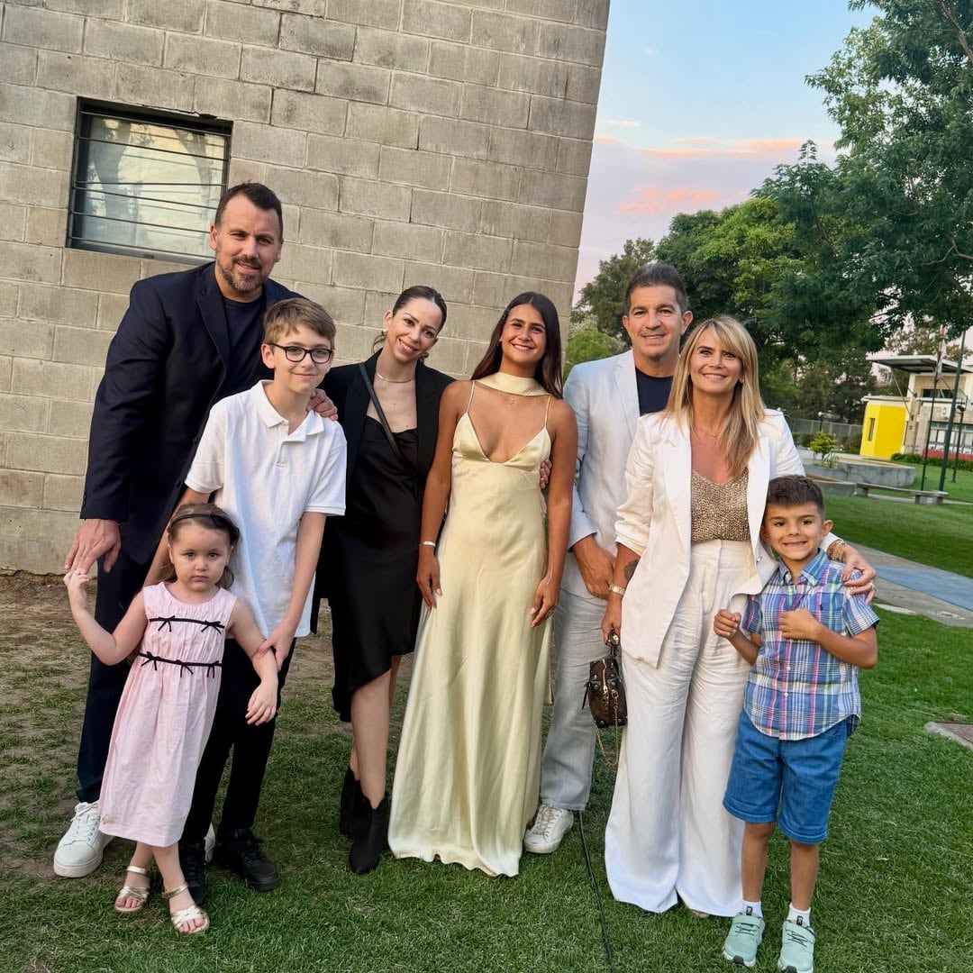 Uma, junto a la familia ensamblada. (Foto: Instagram/amaliagranata).