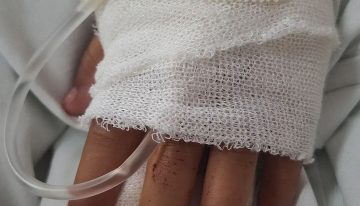 Horror en Avellaneda: un hombre apuñaló a su pareja, su hija se tiró del auto para escapar y él se suicidó