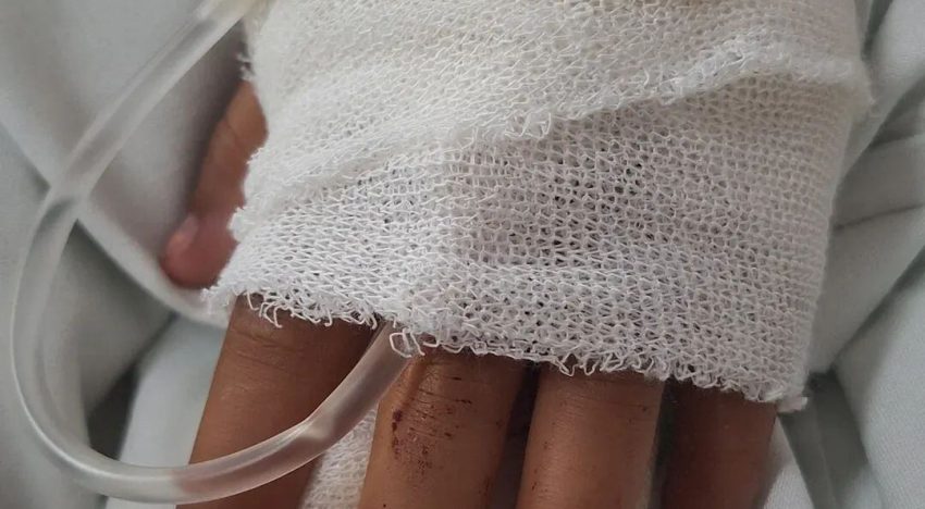 Horror en Avellaneda: un hombre apuñaló a su pareja, su hija se tiró del auto para escapar y él se suicidó