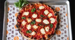 Cuánto cuesta la pizza viral de Palm Beach que Ron DeSantis fue a probar en persona